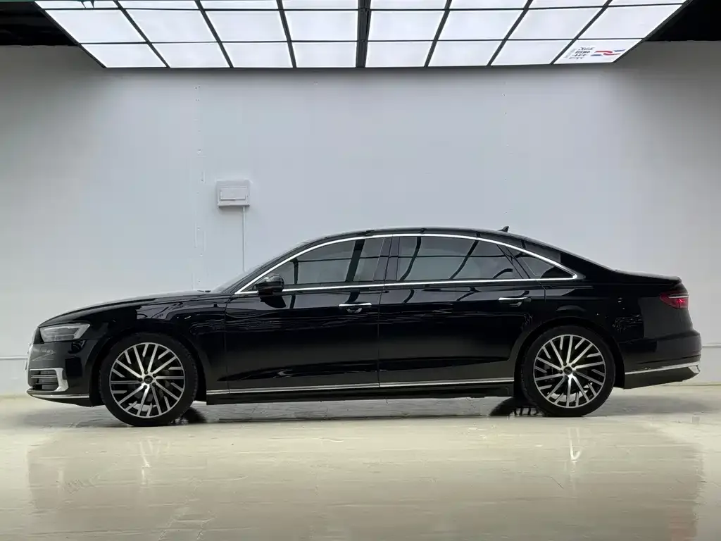 Audi A8 — фото 2