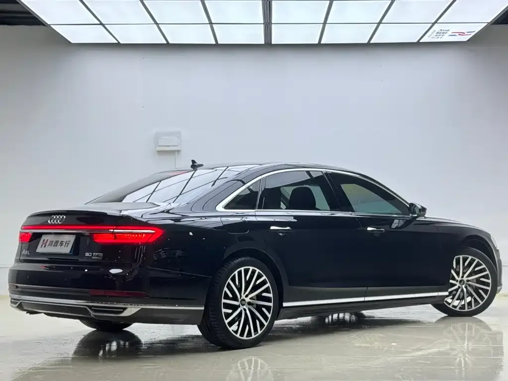 Audi A8 — фото 8