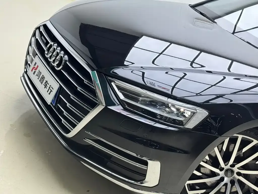 Audi A8 — фото 4