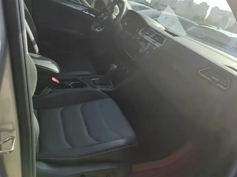 Volkswagen Tiguan L 2021 из CN, фото 7