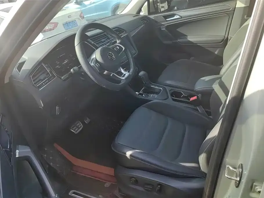 Volkswagen Tiguan L 2021 из CN, фото 2