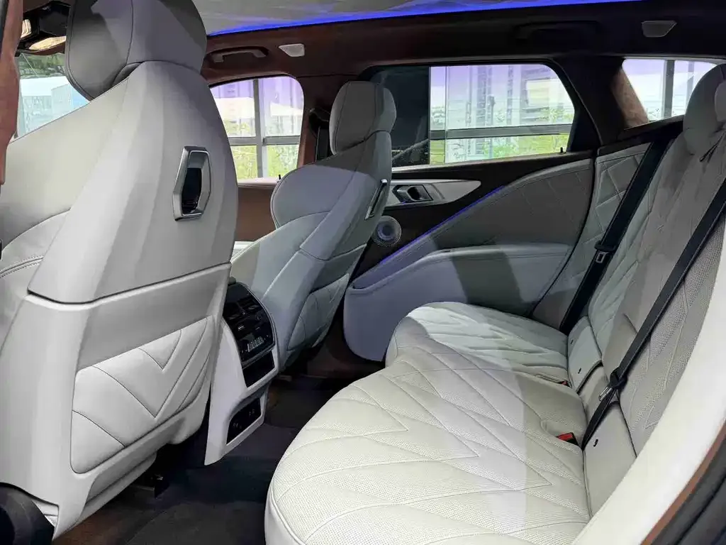 BMW XM 2026 из CN, фото 5