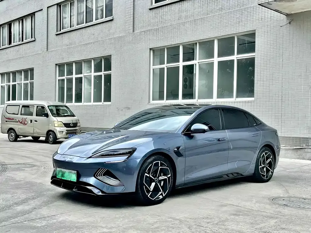 BYD Seal — фото 1