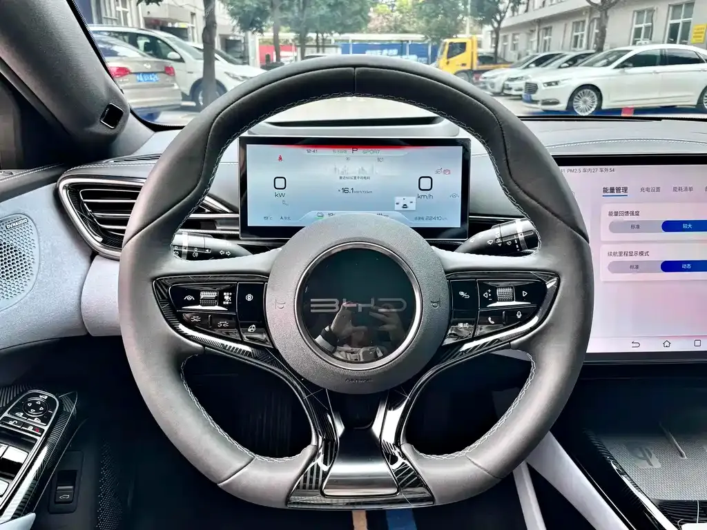 BYD Seal — фото 3