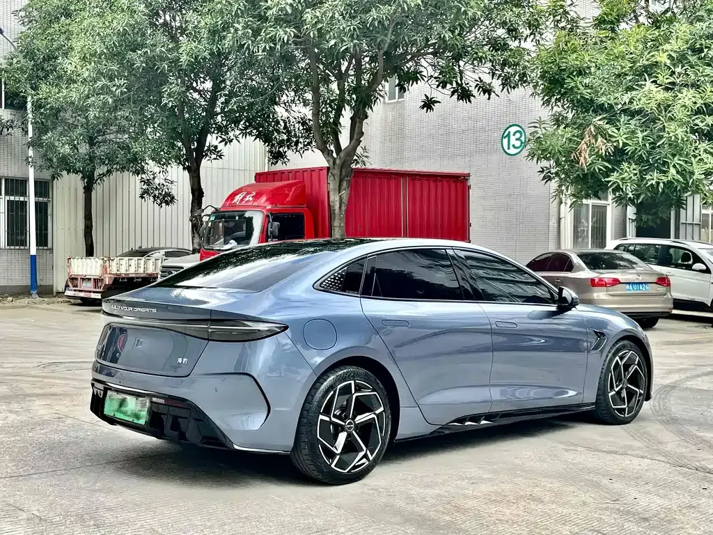 BYD Seal — фото 10