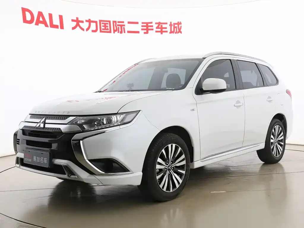 Mitsubishi Outlander — фото 1