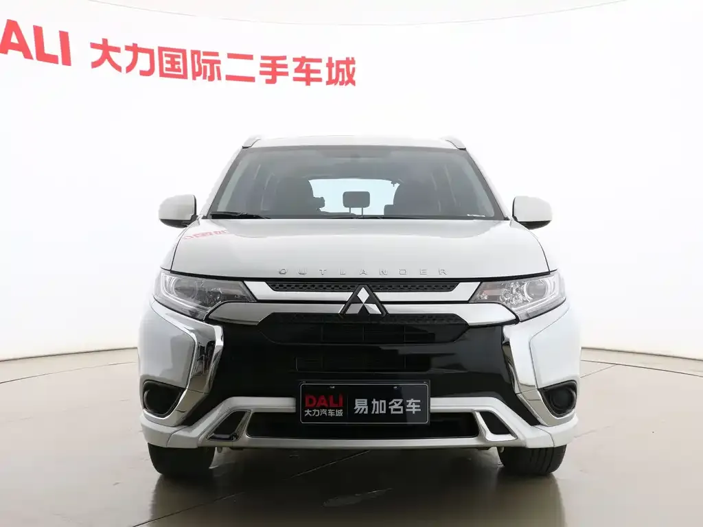 Mitsubishi Outlander — фото 5