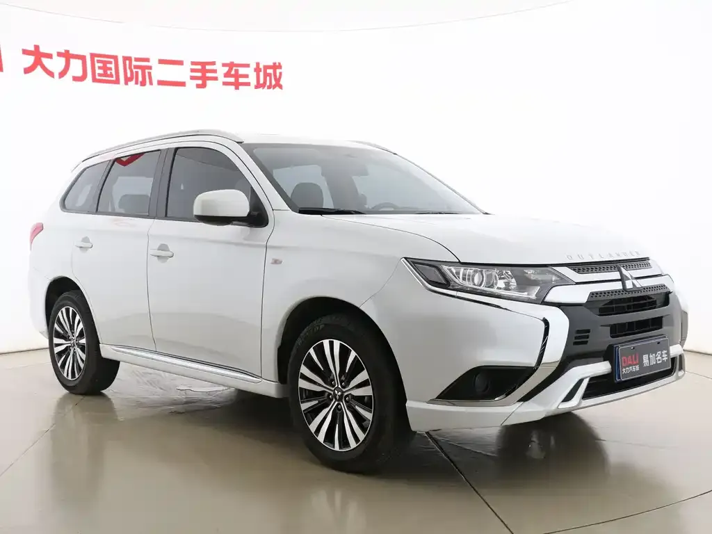 Mitsubishi Outlander — фото 7