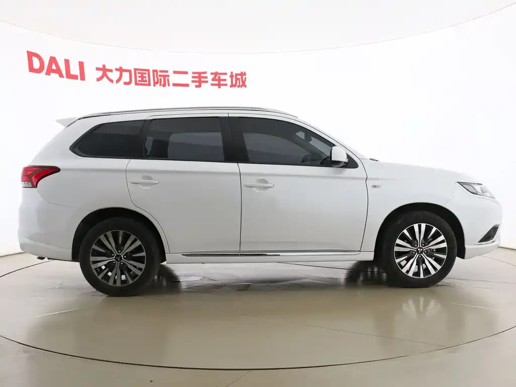 Mitsubishi Outlander — фото 2
