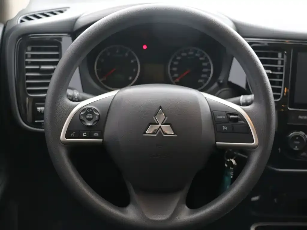 Mitsubishi Outlander — фото 3