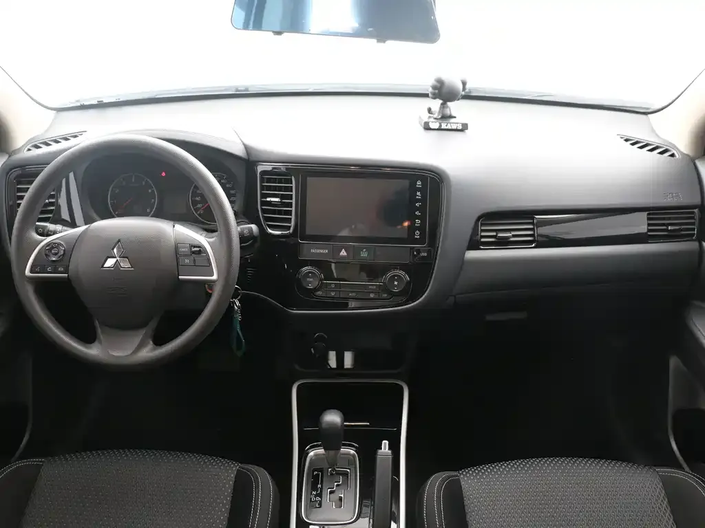 Mitsubishi Outlander — фото 9