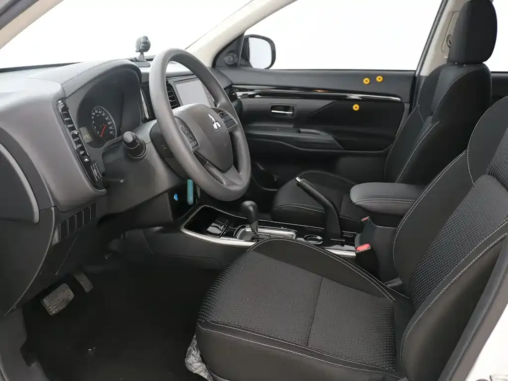 Mitsubishi Outlander — фото 10