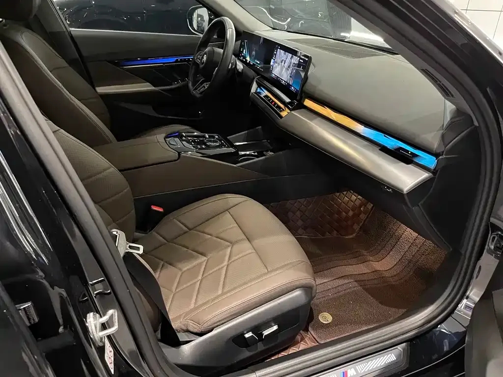 BMW 5 Series 2024 из CN, фото 5