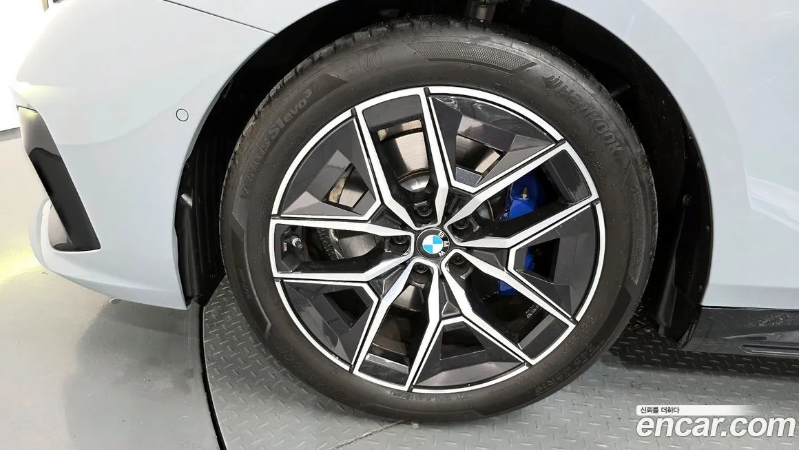 BMW 5-Series 2025 из KR, фото 6