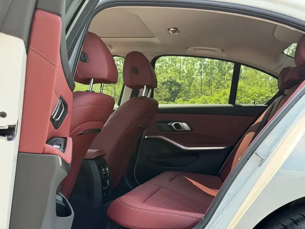 BMW 3 Series 2024 из CN, фото 2