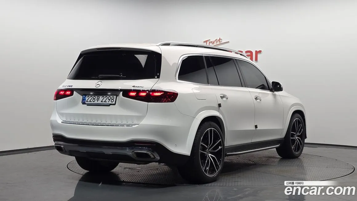 Mercedes-Benz GLS-Class — фото 8