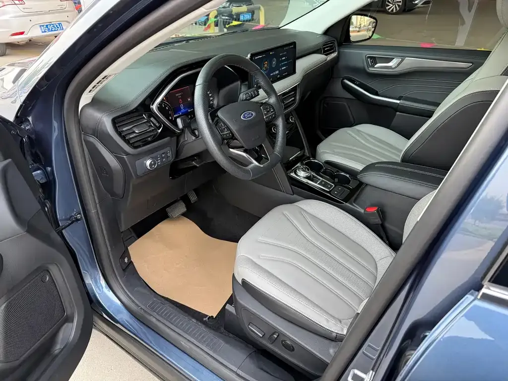 Ford Escape 2022 из CN, фото 2