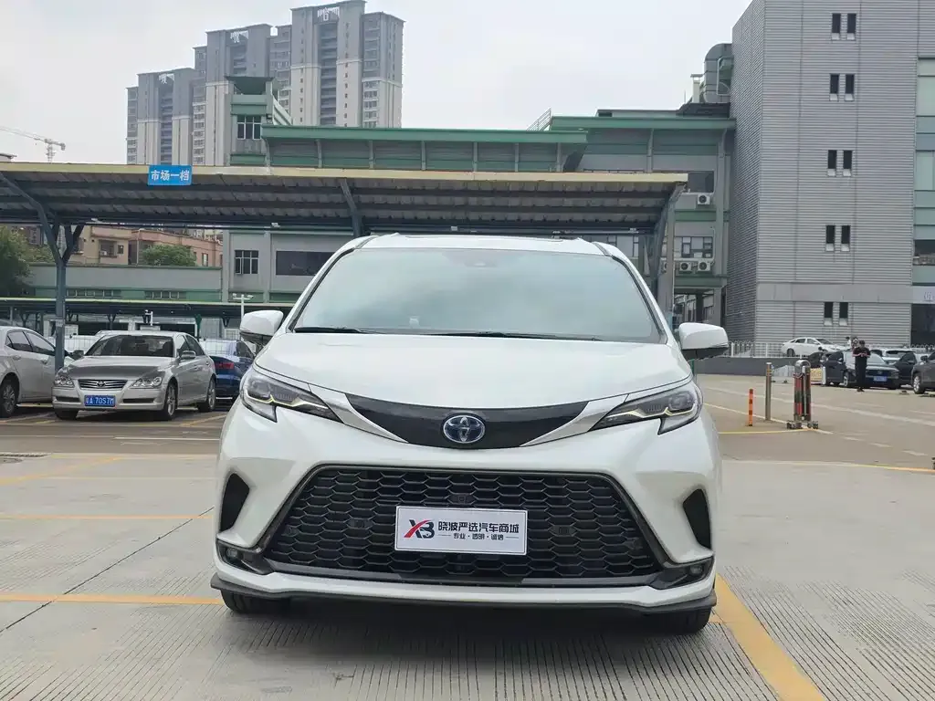 Toyota Granvia 2024 из CN, фото 9