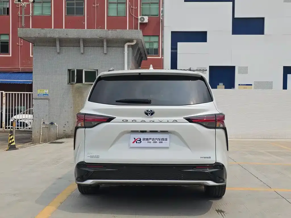 Toyota Granvia 2024 из CN, фото 4