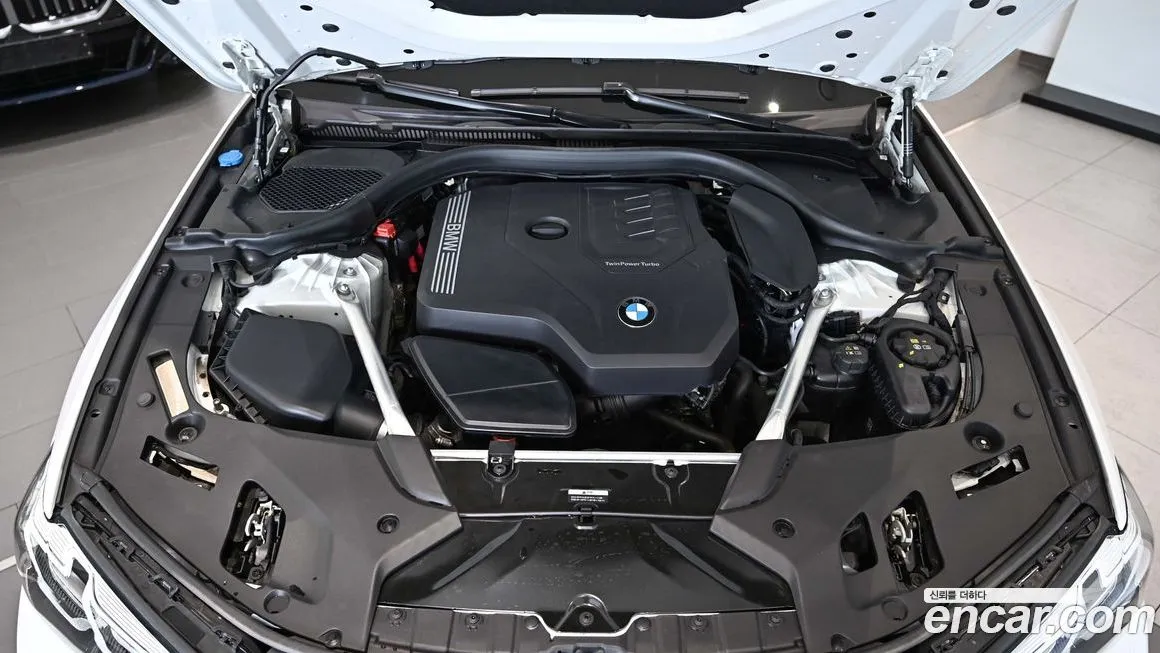 BMW 5-Series 2023 из KR, фото 10