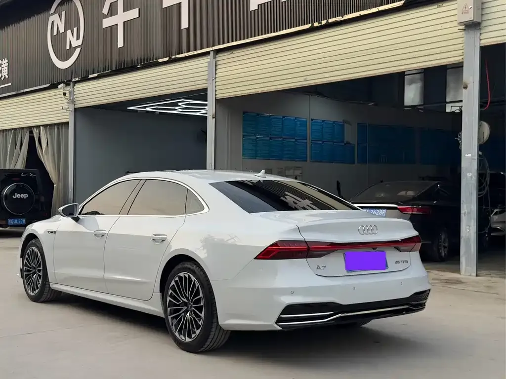 Audi A7L — фото 10