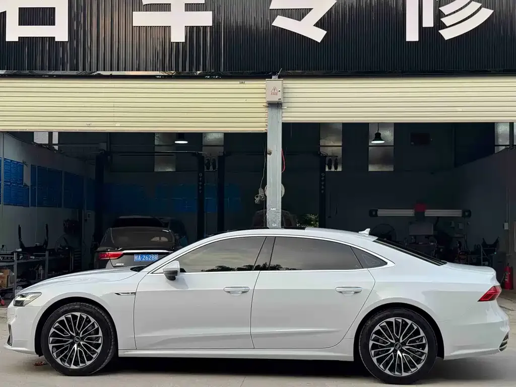 Audi A7L — фото 2