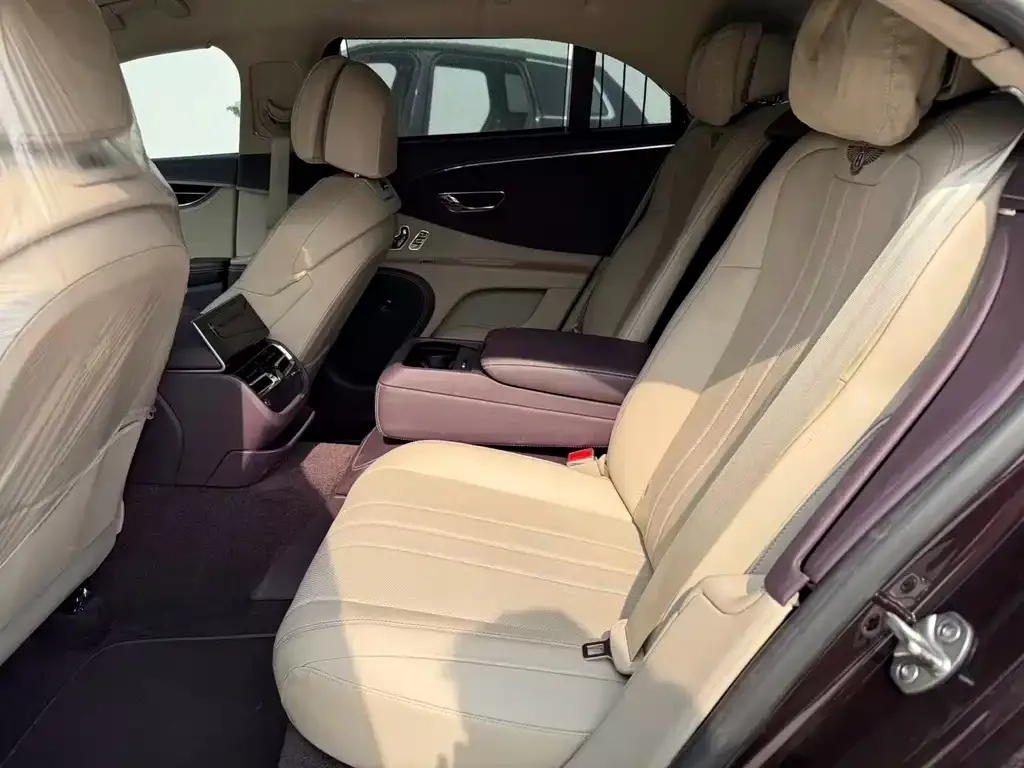 Bentley Flying Spur — фото 3