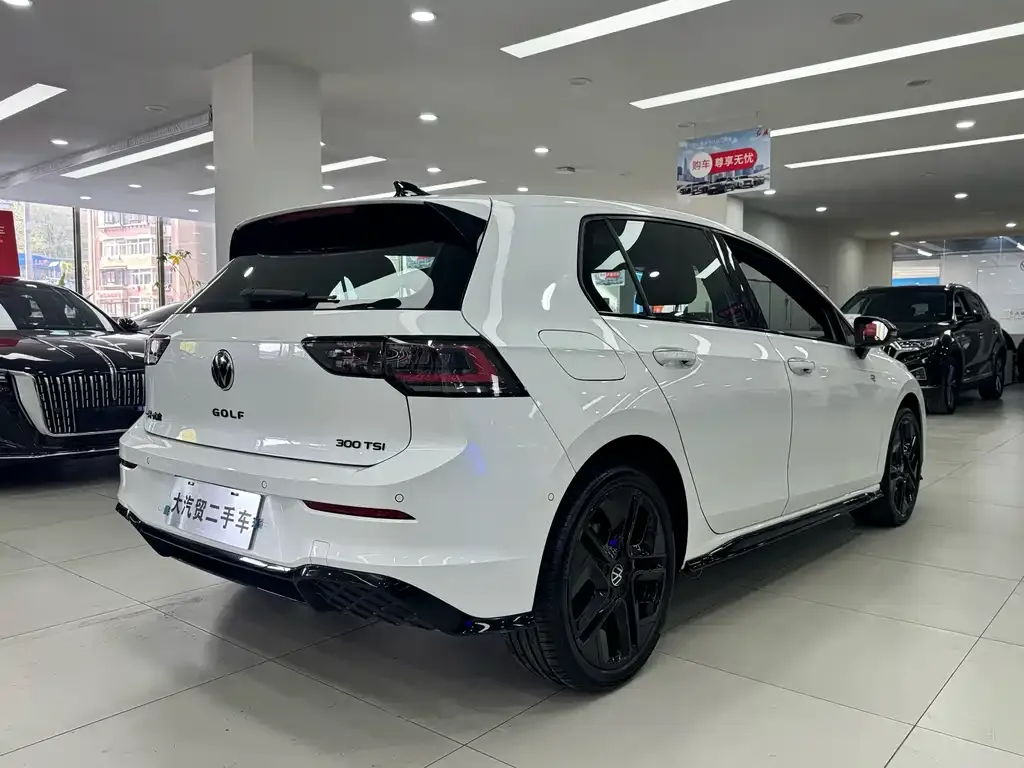 Volkswagen Golf 2024 из CN, фото 2