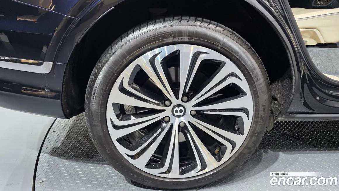 Bentley Bentayga 2023 из KR, фото 8