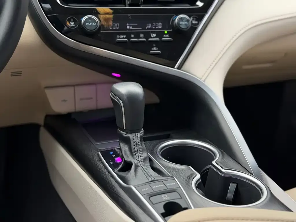 Toyota Camry 2024 из CN, фото 2