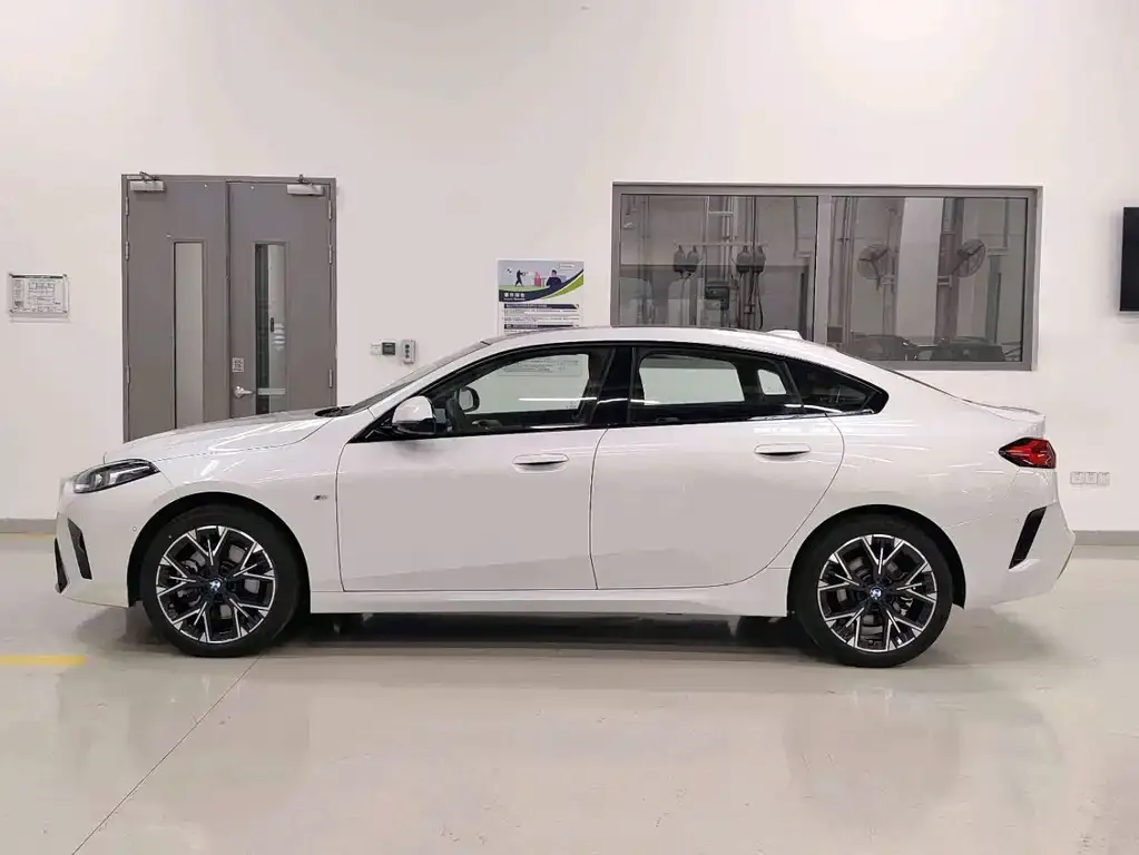 BMW 2 Series 2025 из CN, фото 4
