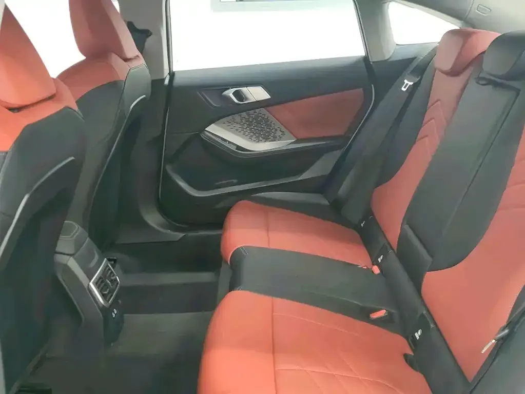 BMW 2 Series 2025 из CN, фото 10