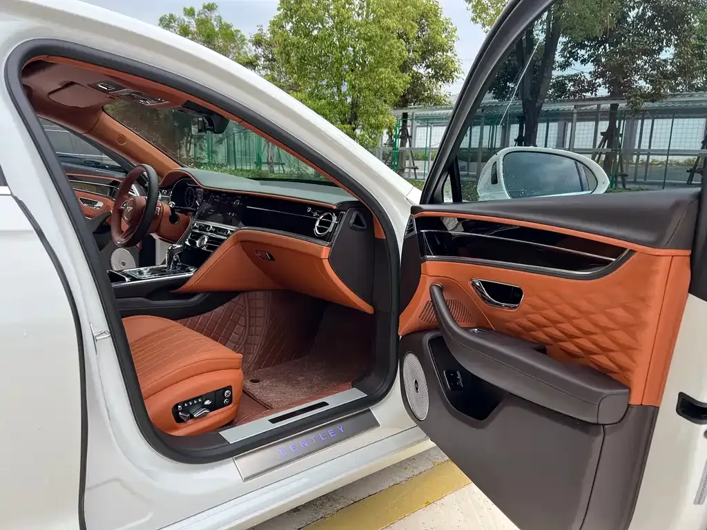 Bentley Flying Spur 2022 из CN, фото 10