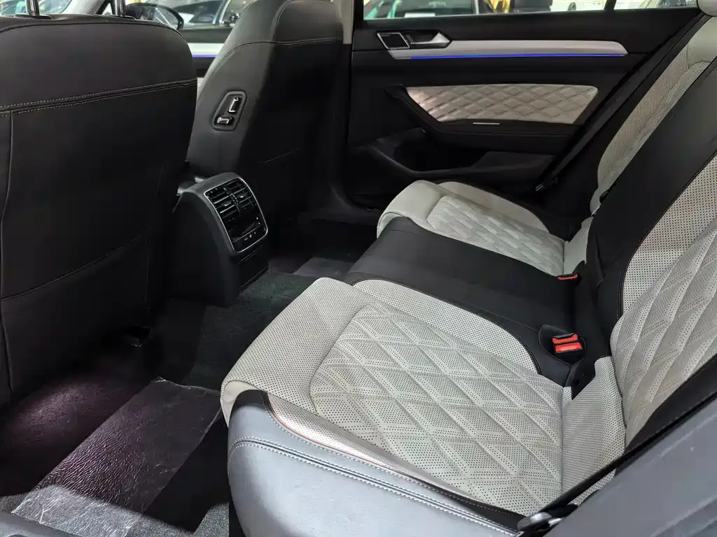 Volkswagen Magotan 2023 из CN, фото 2