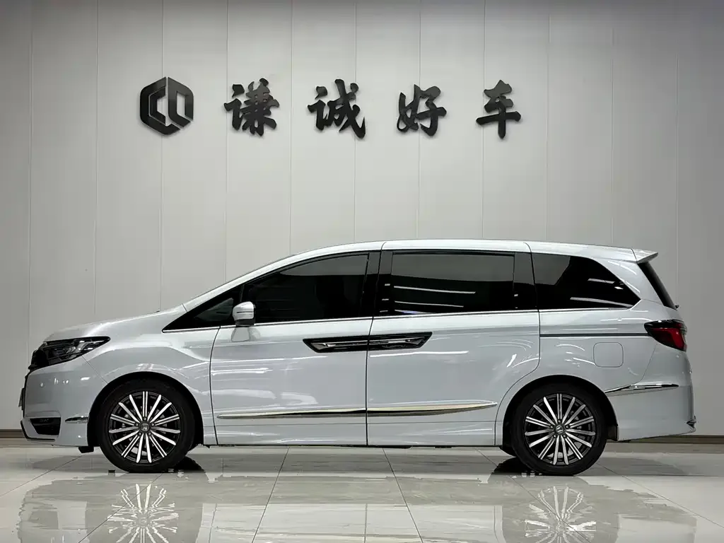 Honda Elysion 2024 из CN, фото 6