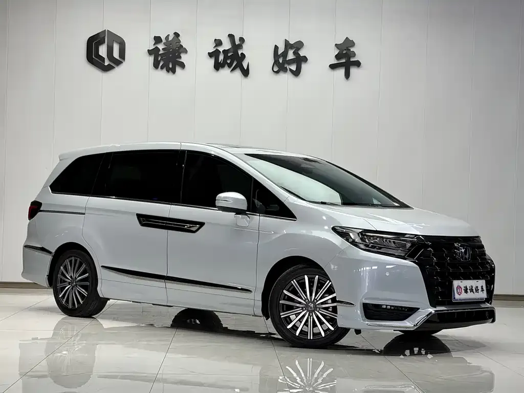 Honda Elysion 2024 из CN, фото 5
