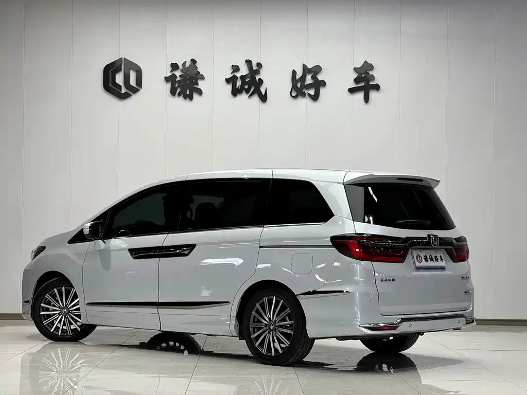 Honda Elysion 2024 из CN, фото 4