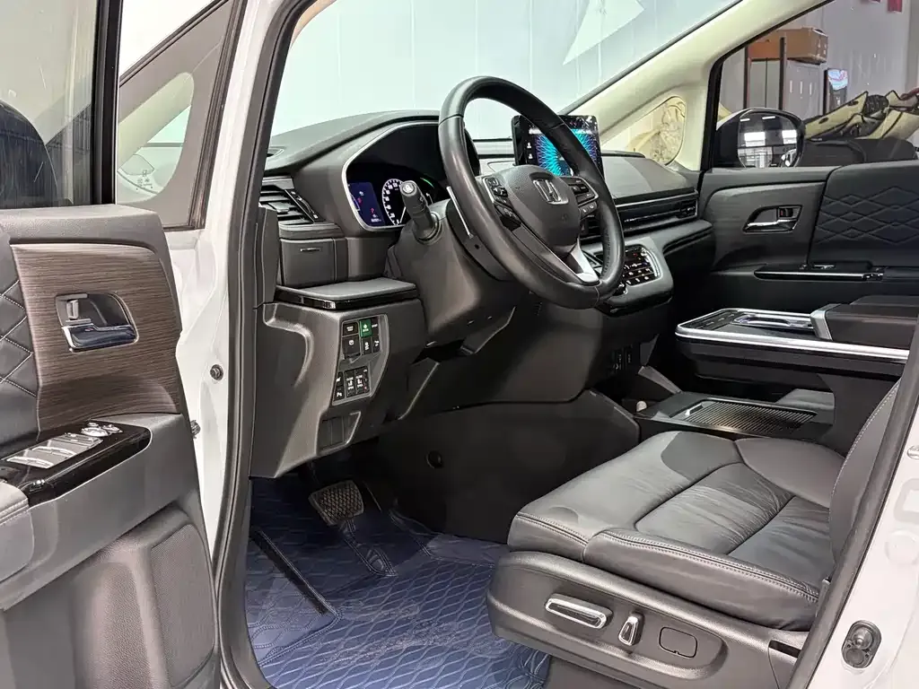 Honda Elysion 2024 из CN, фото 10
