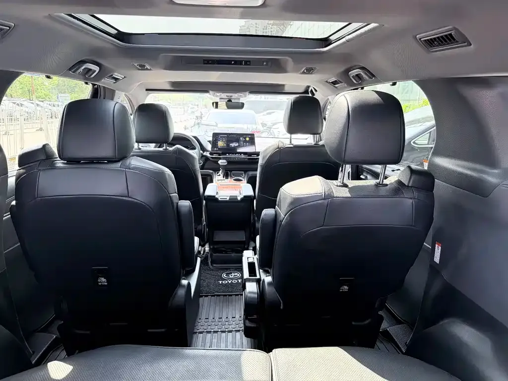Toyota Granvia 2024 из CN, фото 3