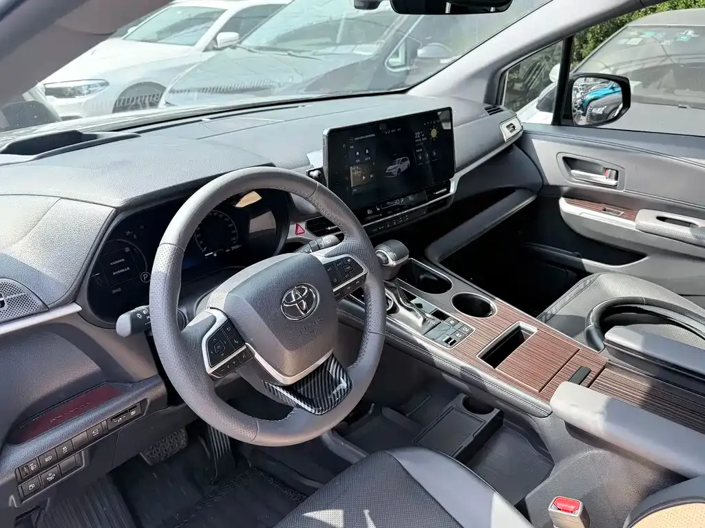 Toyota Granvia 2024 из CN, фото 6