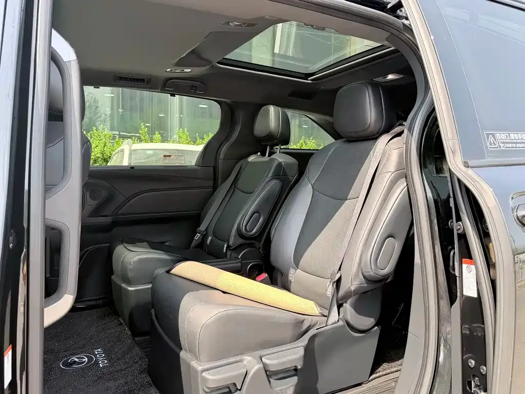 Toyota Granvia 2024 из CN, фото 9