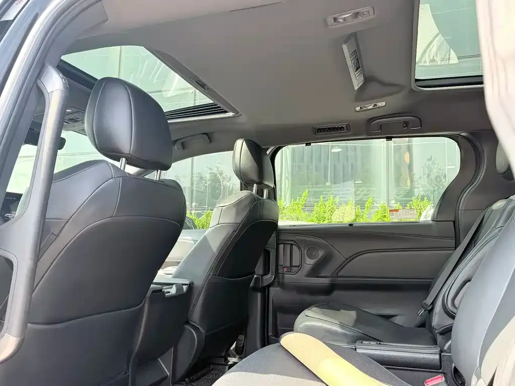 Toyota Granvia 2024 из CN, фото 4