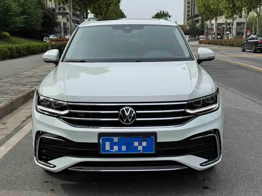 Volkswagen Tiguan L — фото 2