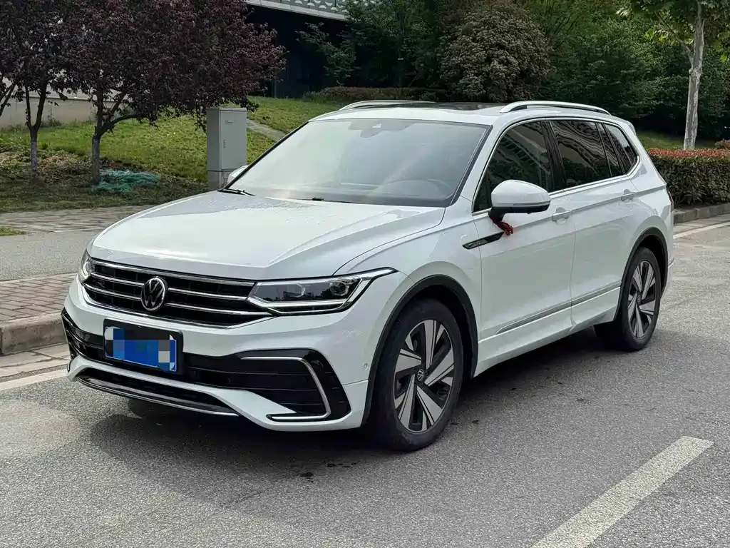 Volkswagen Tiguan L — фото 5