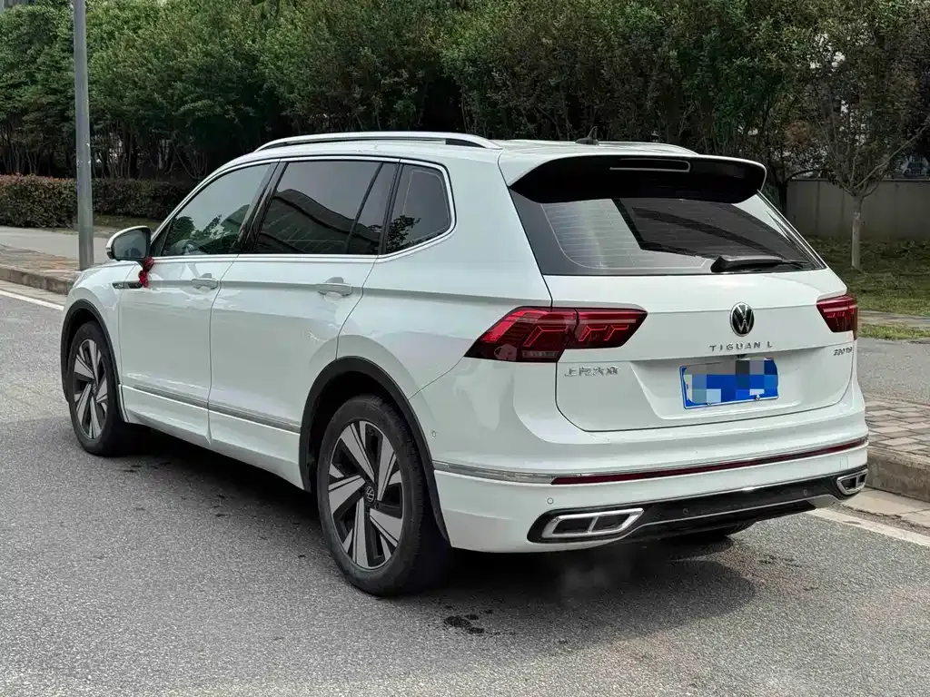 Volkswagen Tiguan L — фото 4