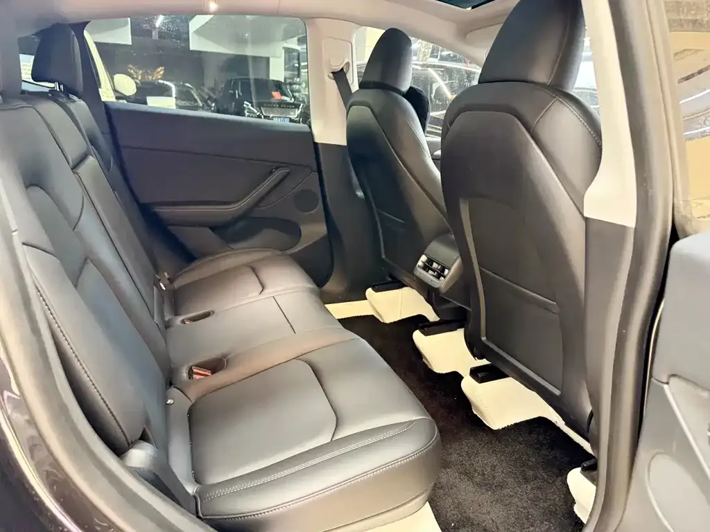 Tesla Model Y 2024 из CN, фото 3