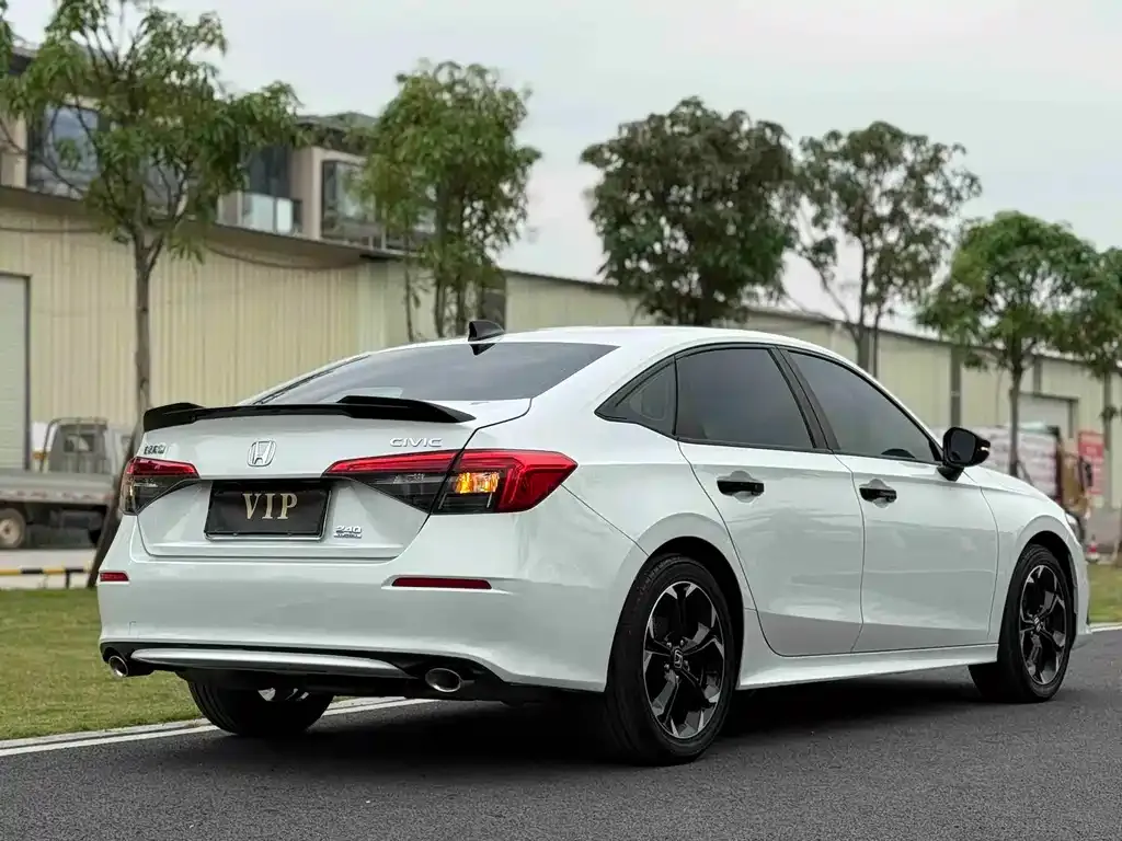 Honda Civic 2023 из CN, фото 2