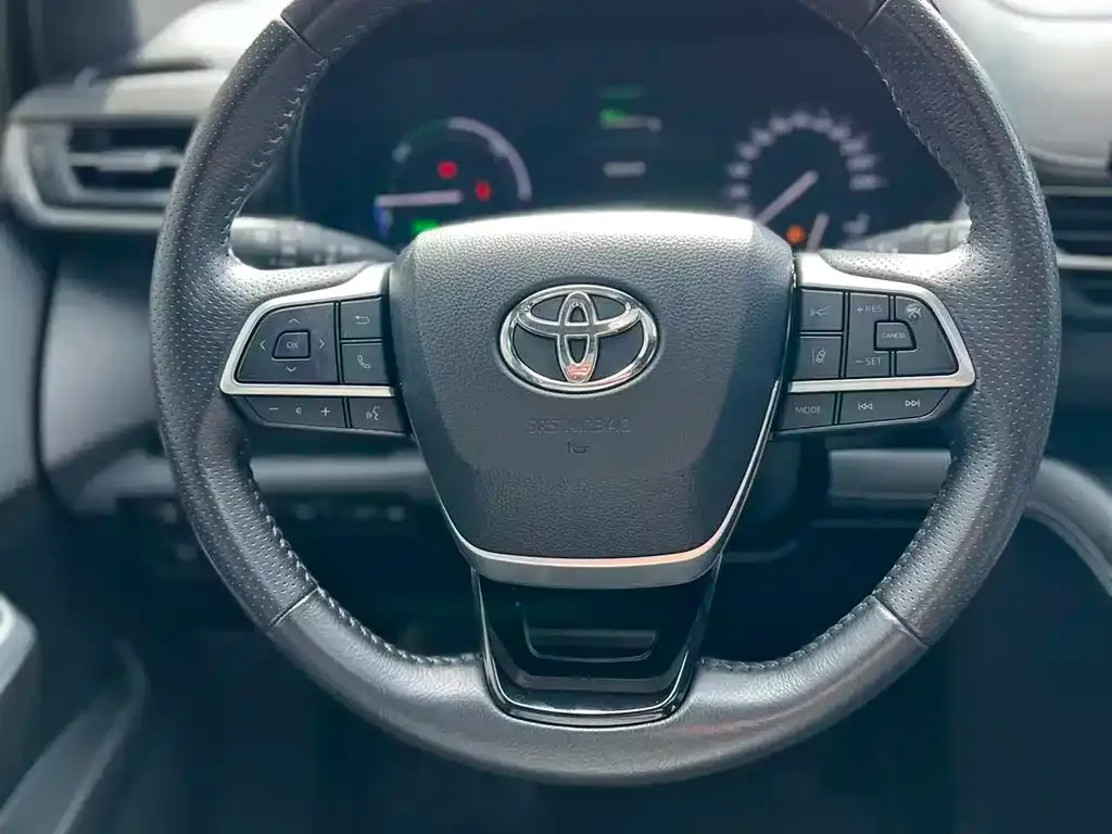 Toyota Sienna — фото 3