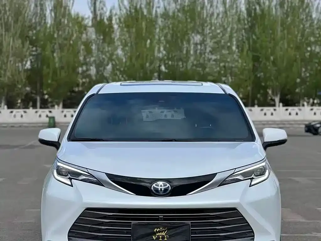 Toyota Sienna — фото 2