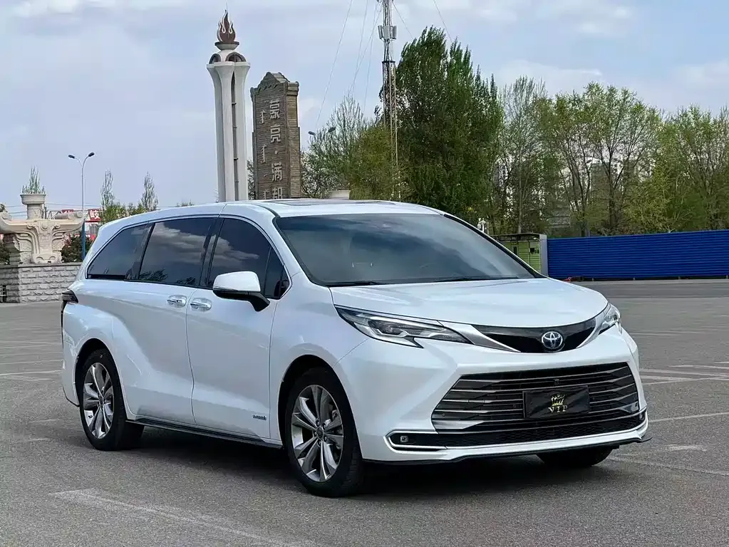 Toyota Sienna — фото 5